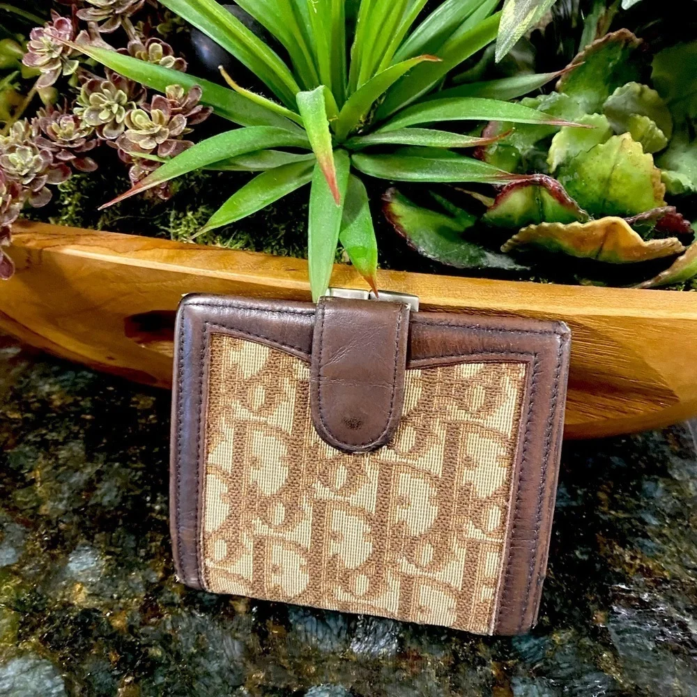 𝅺authentic Vintage Christian Dior wallet